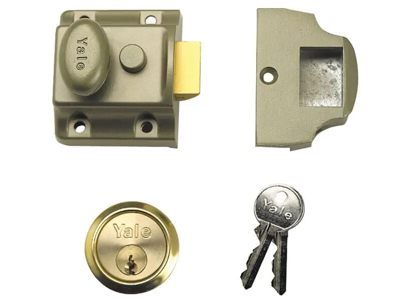 Yale Traditional Non-Deadlocking Nightlatch 40mm Backset